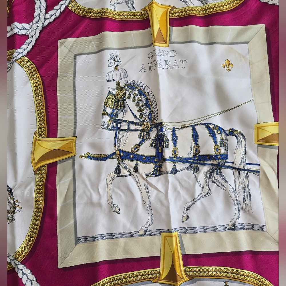 HERMES Grand Apparat Silk Scarf (CARRE 90) - Picture 3 of 7